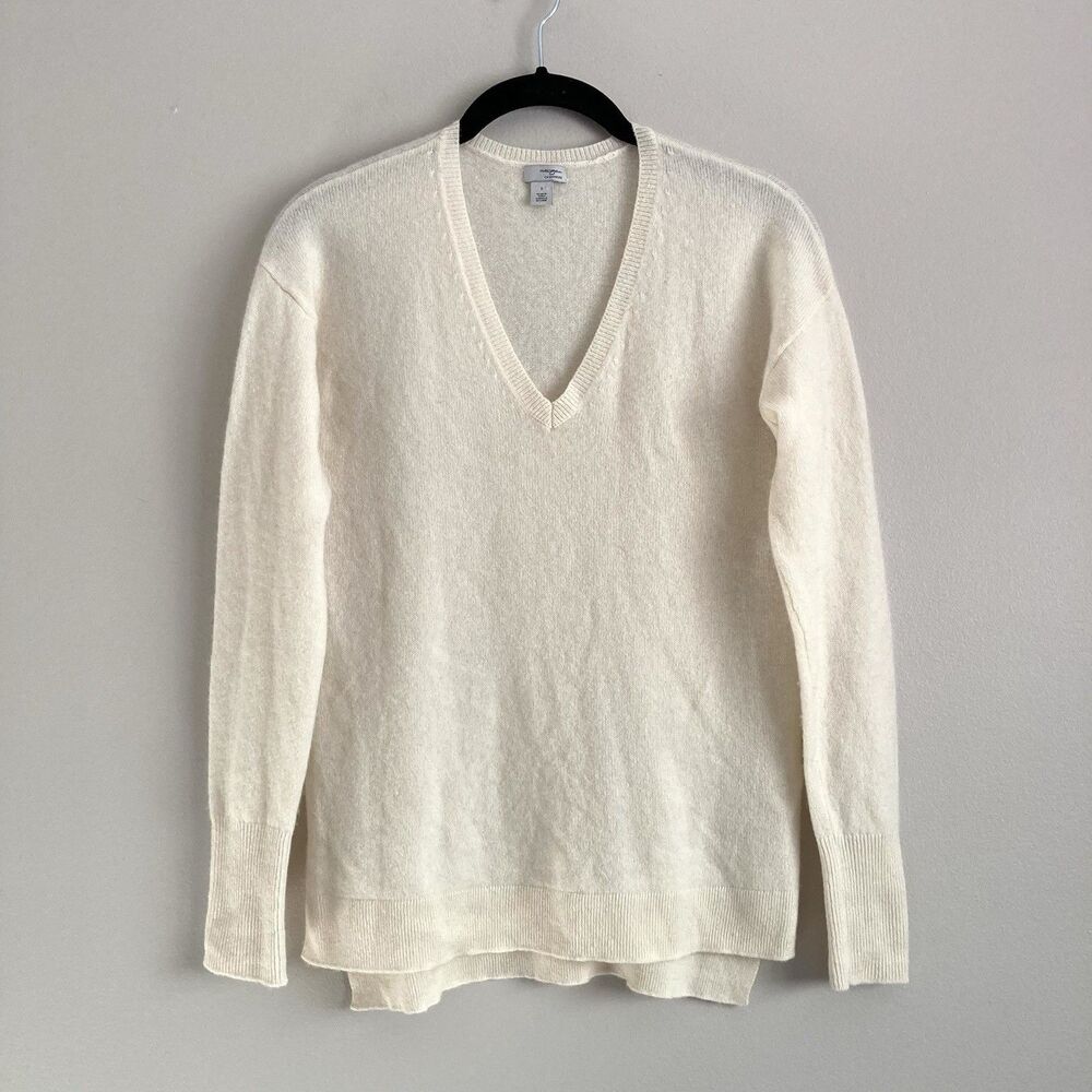 Halogen 100% Cashmere V-Neck Sweater Womens Small Ivory Soft Cozy Classic Staple